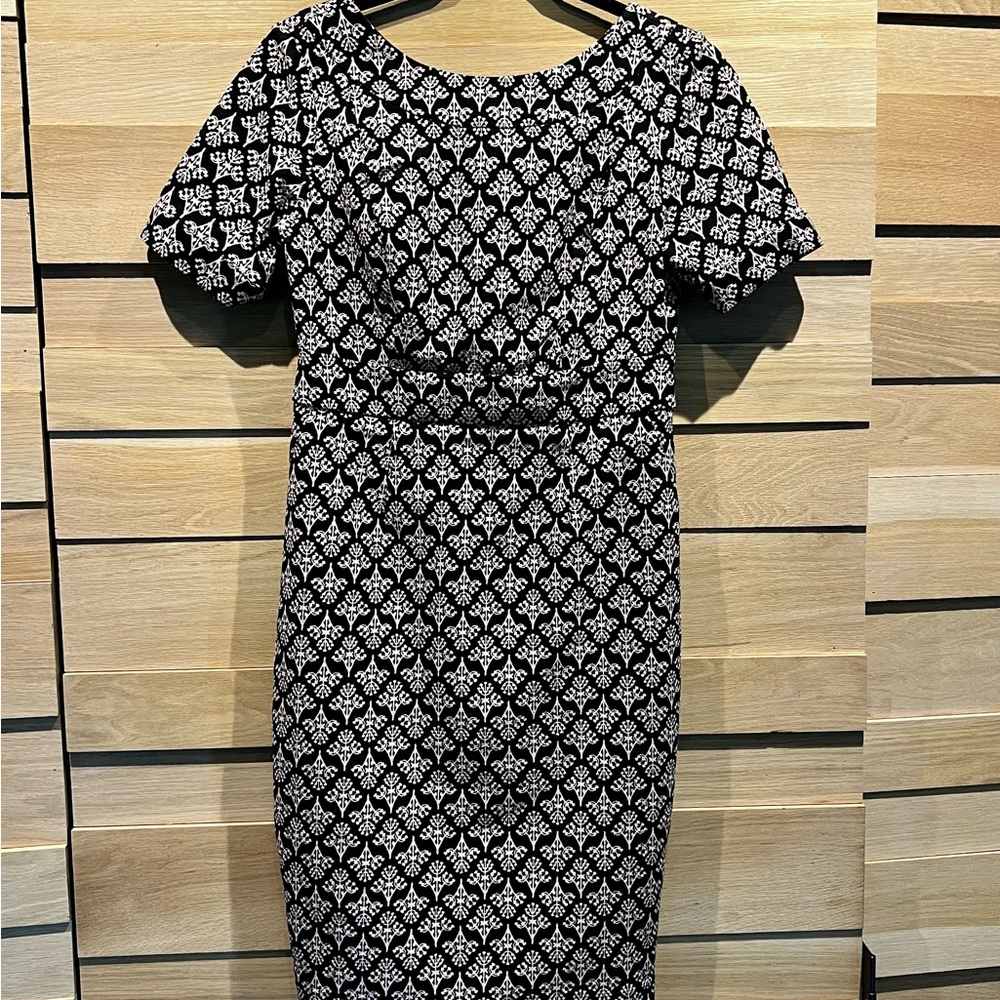 Elegant Black and Pink Patterned Dress